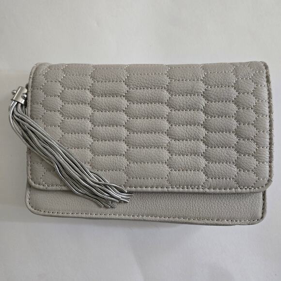 Aimee Kestenberg Quilted Beige Leather Convertible Crossbody Clutch Organizer - Picture 4 of 14